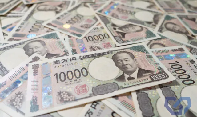 広がった一万円札