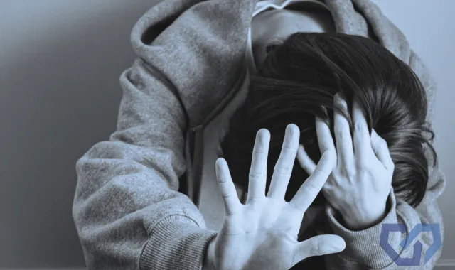 脅迫されている被害者