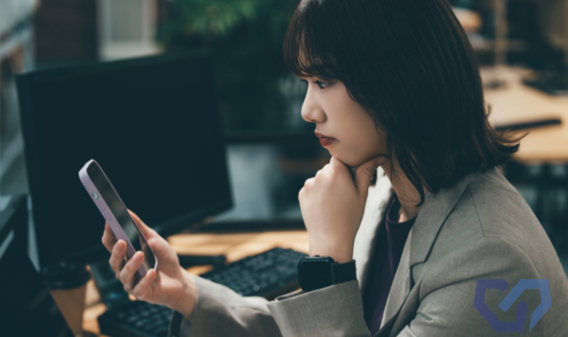 SNS時代のつきまとい被害とは？巧妙化する手口と防止策を徹底解説