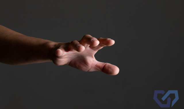 忍び寄り魔の手