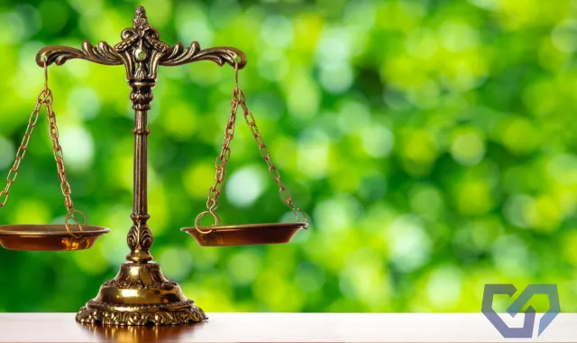 法律を示す金の天秤