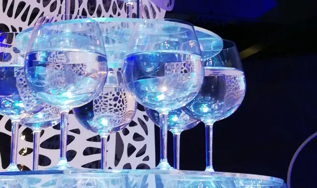 グラスのタワー