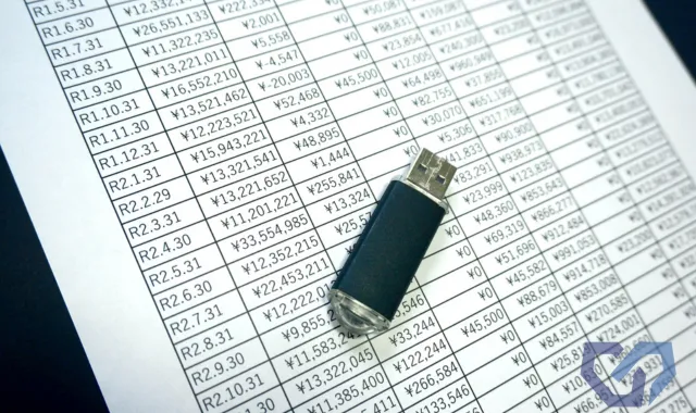 金額が書かれたデータとUSB