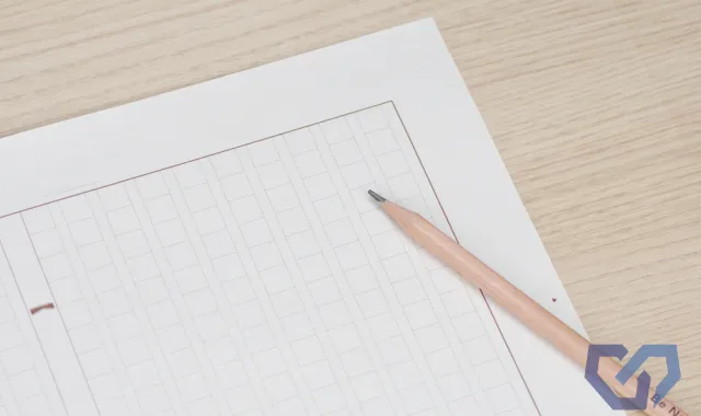 原稿用紙と鉛筆