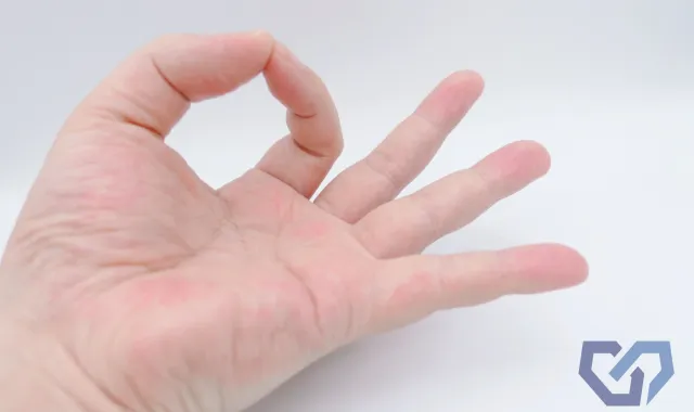 手で作ったお金のマーク