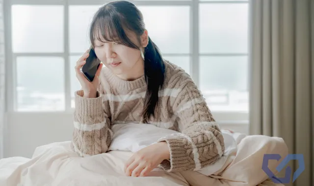 電話をする女性