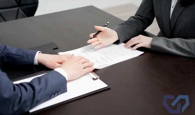 向き合うビジネスマン