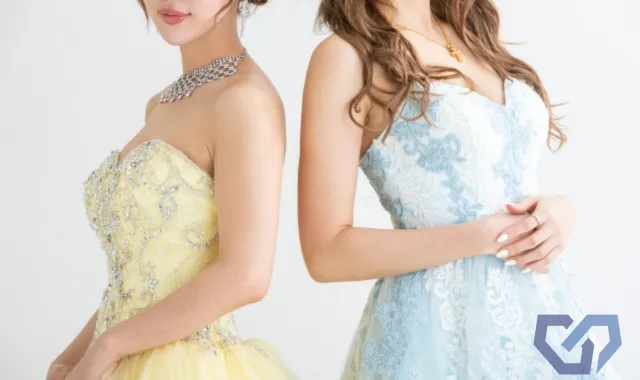 キャバ嬢が2人並んでいる写真