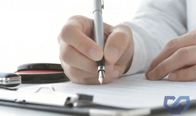 契約書にサイン