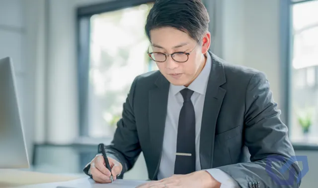 洗脳的なセミナーを受講している