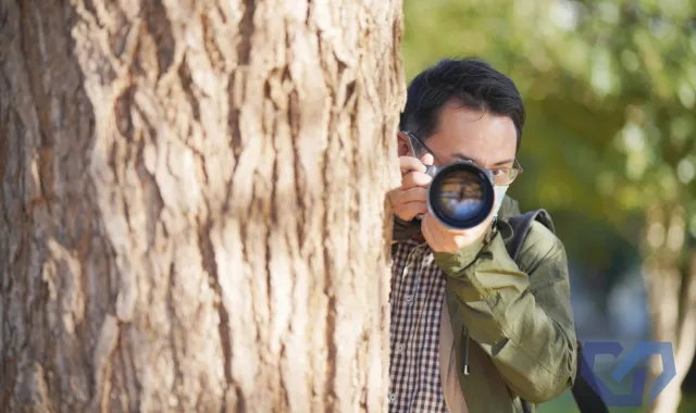 行動を追う探偵