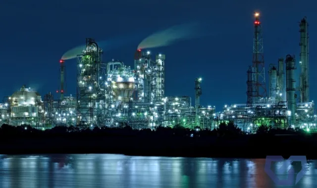 四日市の工場と夜景