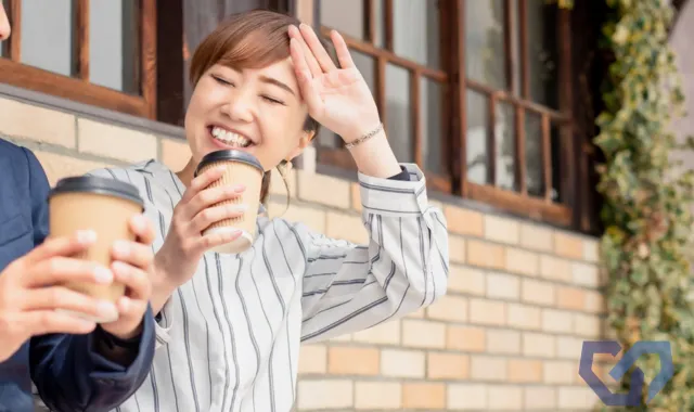 笑いでごまかす